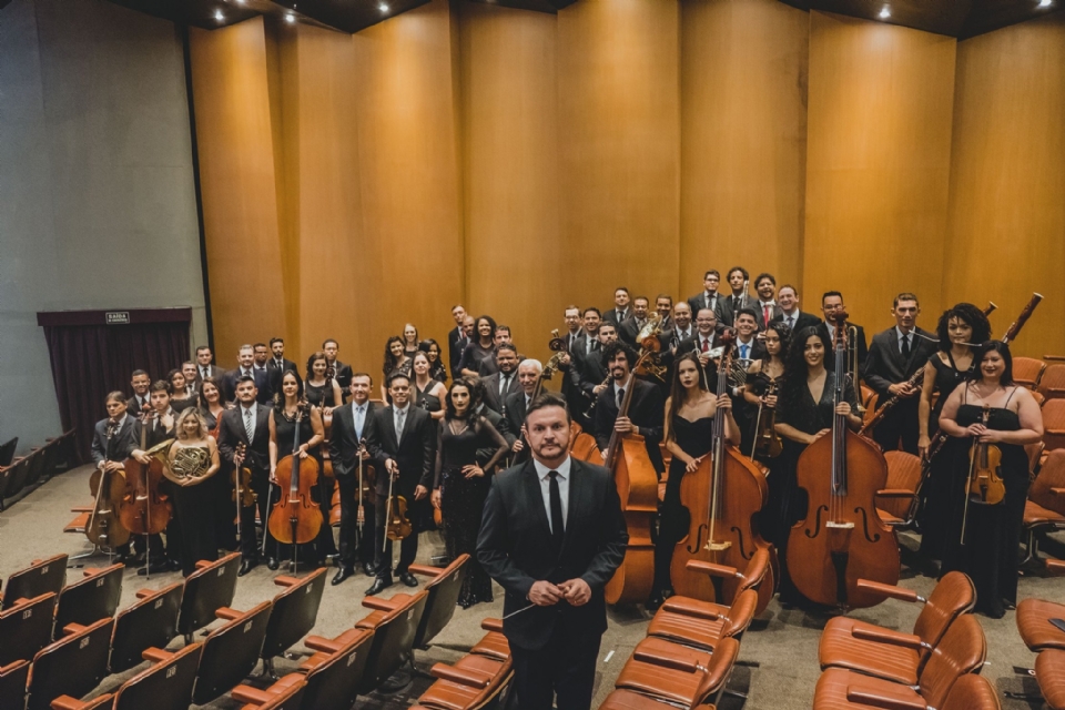 Maestro Fabrcio Carvalho se despede Orquestra da UFMT aps 27 anos com concerto gratuito