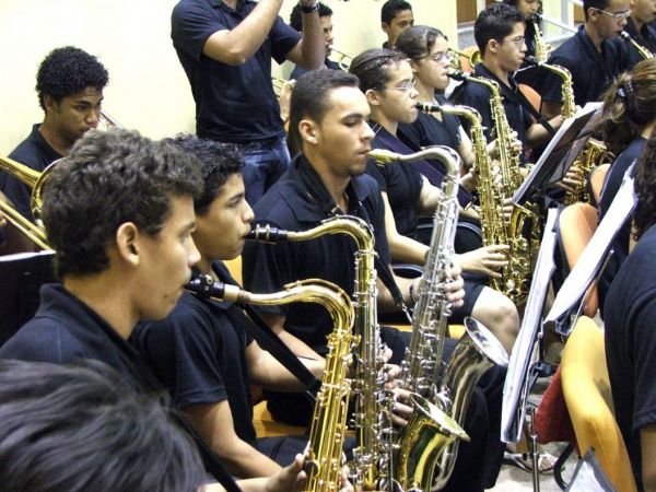 Orquestra Ciranda Mundo se apresenta no Zulmira Canavarros com solista cubana como convidada