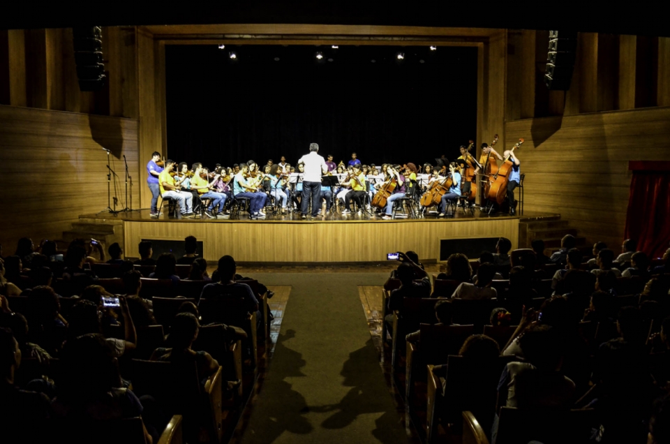Orquestra apresenta peras clssicas como Johann Strauss e Georges Bizet no Cine Teatro
