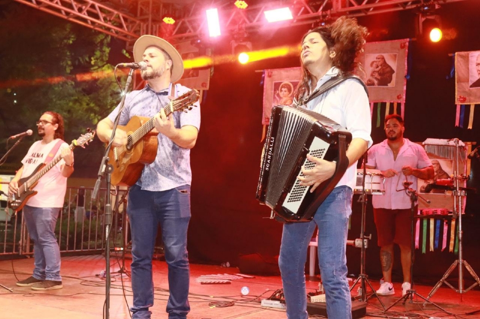 Comidas tpicas, decorao e forr: festival celebra cultura nordestina na Praa Santos Dumont em Cuiab