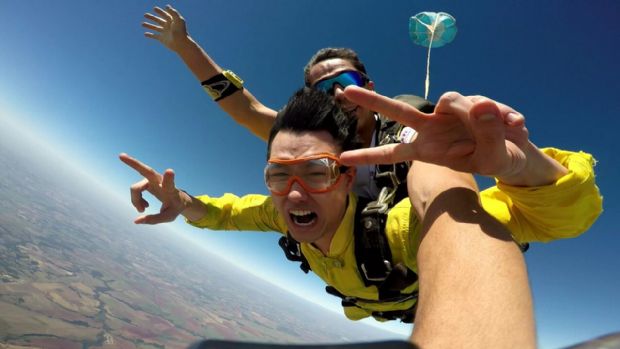 Evento com amantes de esportes radicais oferece oportunidade para saltar de paraquedas em MT