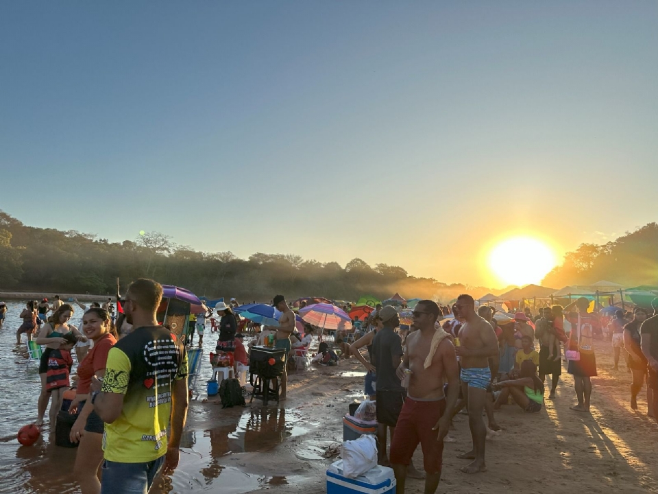 🌅Parque Municipal das Águas Quentes em Barra do Garças é atração na  temporada