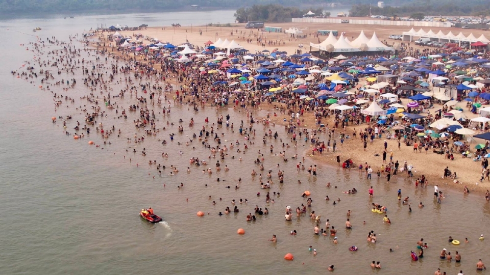 Com show de Manu Bahtido, Festival de Praia encerra comemorao do aniversrio de Sinop