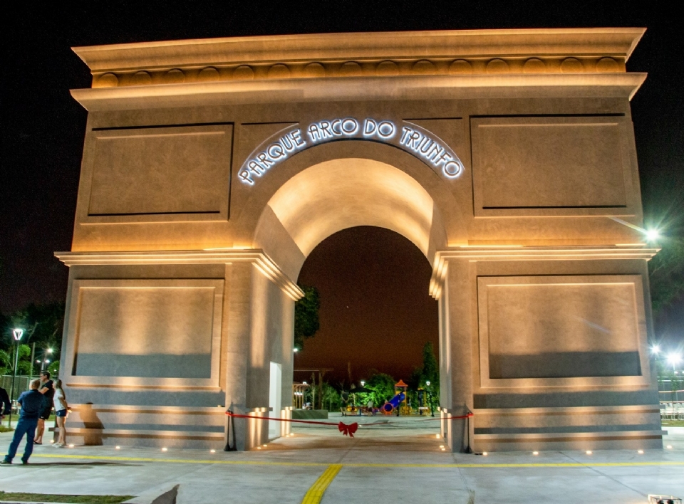 Arco do Triunfo ganha rplica mato-grossense em parque construdo por condomnio de alto padro