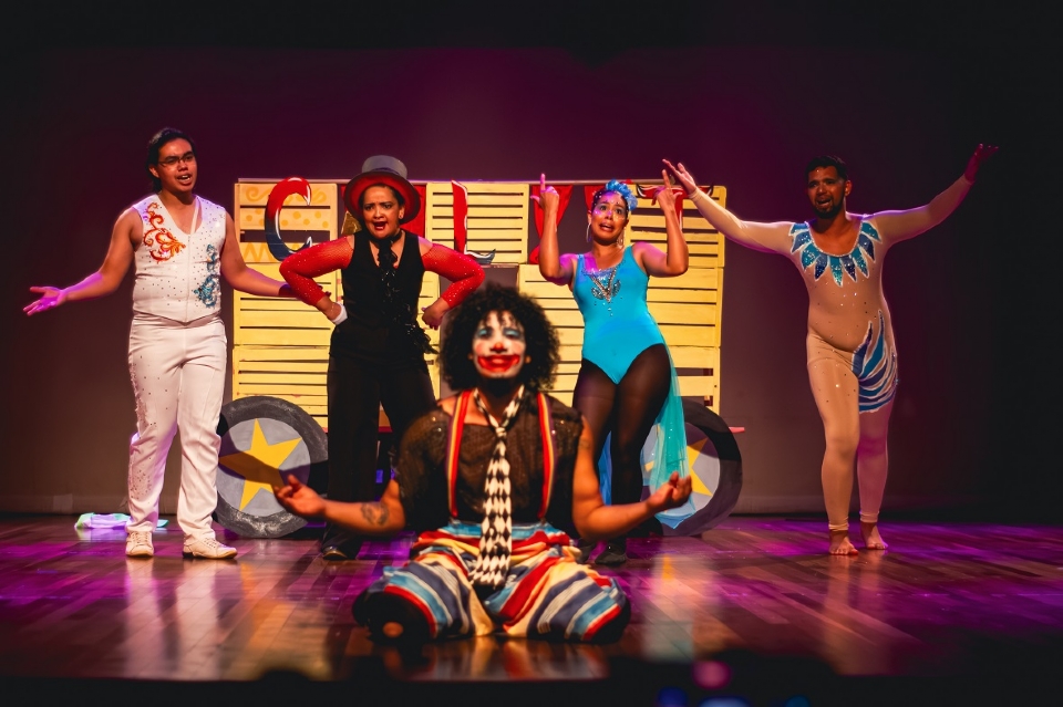 Mostra de Cenas leva magia do circo para o palco do Cine Teatro com trs espetculos