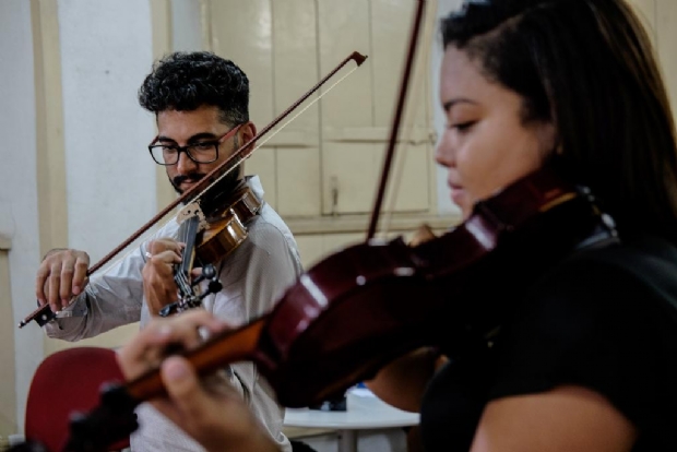 Aula e apresentao de violino gratuitas acontecem em Cuiab esta semana
